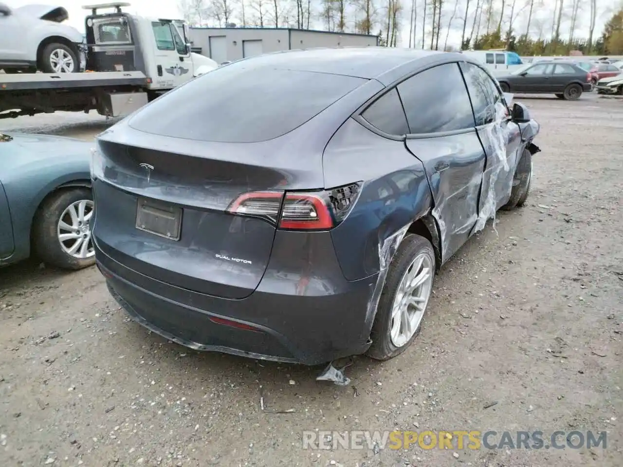 4 Photograph of a damaged car 5YJYGDEE0MF213340 TESLA MODEL Y 2021