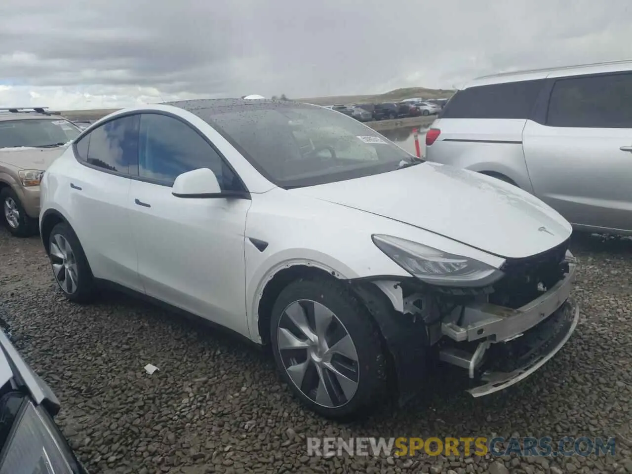 4 Photograph of a damaged car 5YJYGDEE0MF213418 TESLA MODEL Y 2021