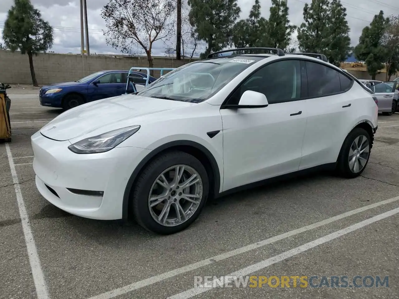 1 Photograph of a damaged car 5YJYGDEE0MF213600 TESLA MODEL Y 2021