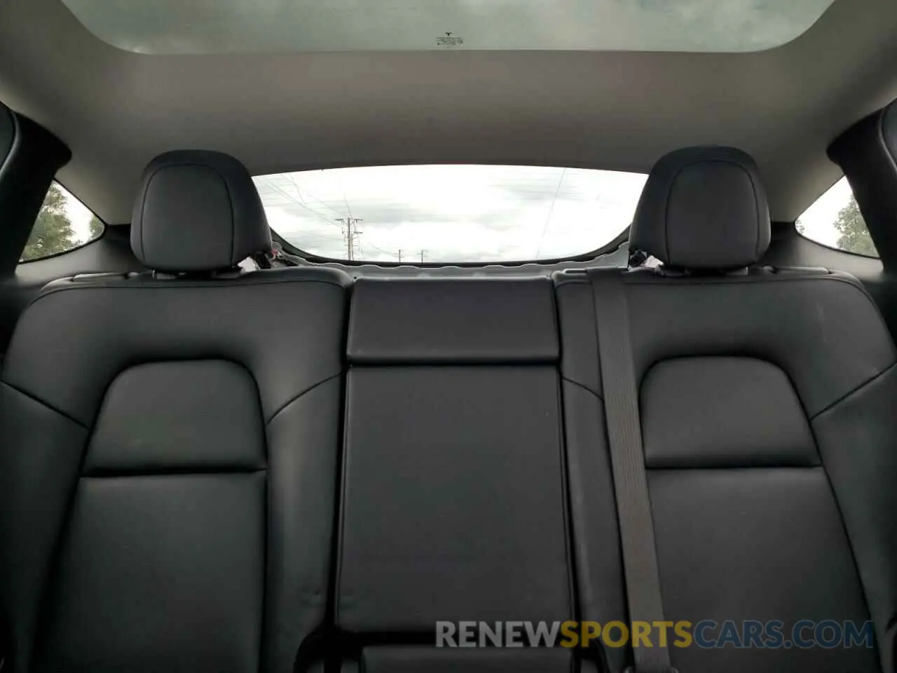 10 Photograph of a damaged car 5YJYGDEE0MF213600 TESLA MODEL Y 2021