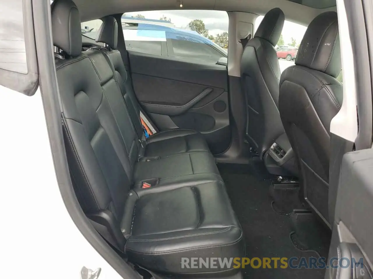 11 Photograph of a damaged car 5YJYGDEE0MF213600 TESLA MODEL Y 2021