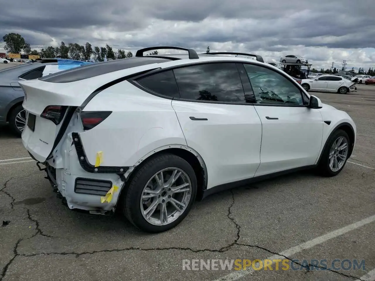 3 Photograph of a damaged car 5YJYGDEE0MF213600 TESLA MODEL Y 2021