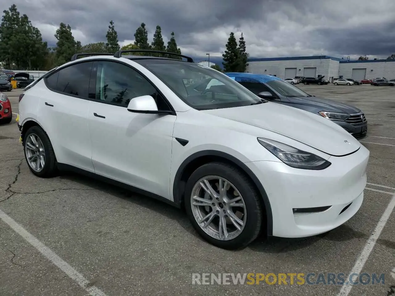 4 Photograph of a damaged car 5YJYGDEE0MF213600 TESLA MODEL Y 2021