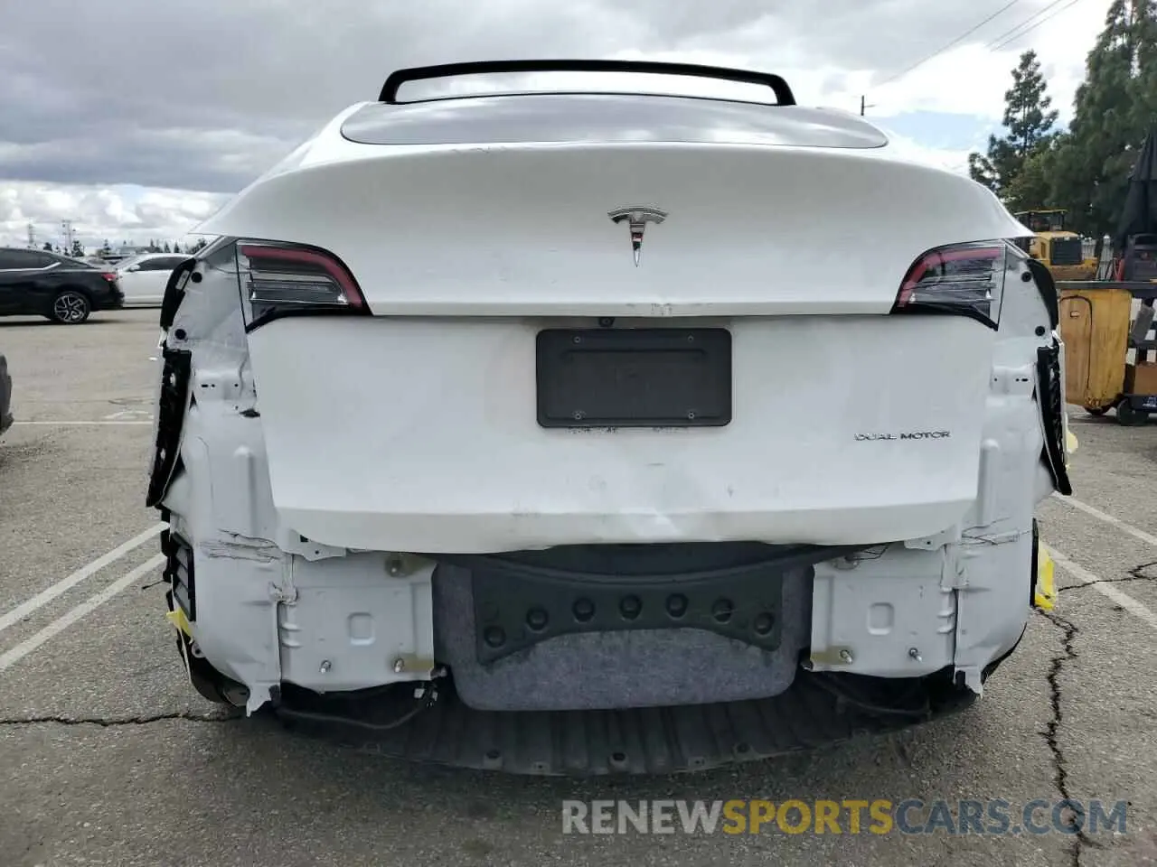 6 Photograph of a damaged car 5YJYGDEE0MF213600 TESLA MODEL Y 2021