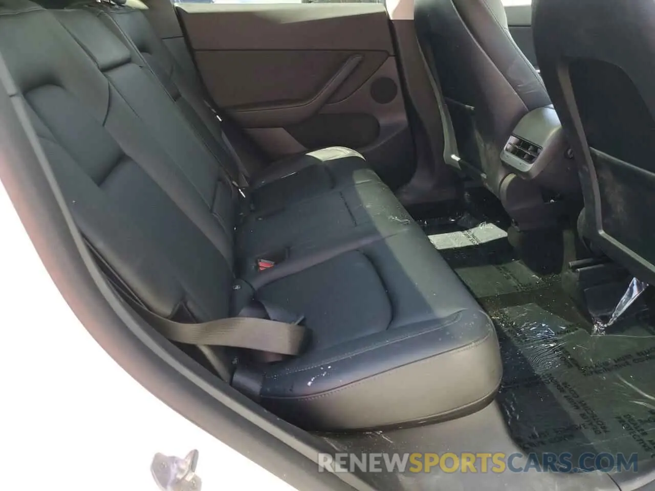 11 Photograph of a damaged car 5YJYGDEE0MF218697 TESLA MODEL Y 2021