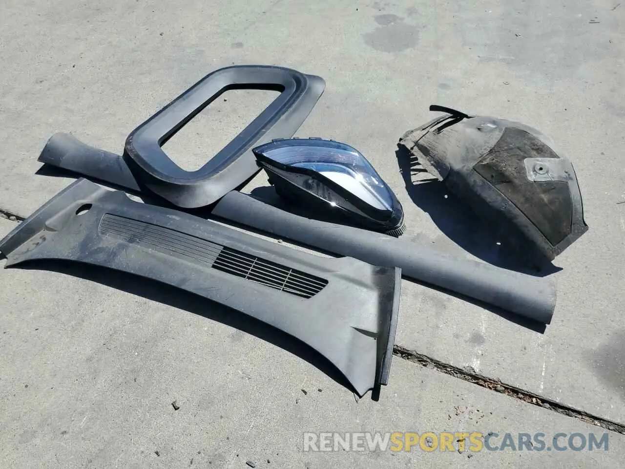 13 Photograph of a damaged car 5YJYGDEE0MF218697 TESLA MODEL Y 2021