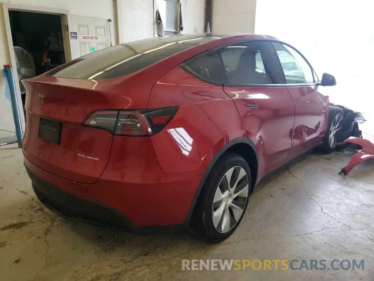 4 Photograph of a damaged car 5YJYGDEE0MF233068 TESLA MODEL Y 2021