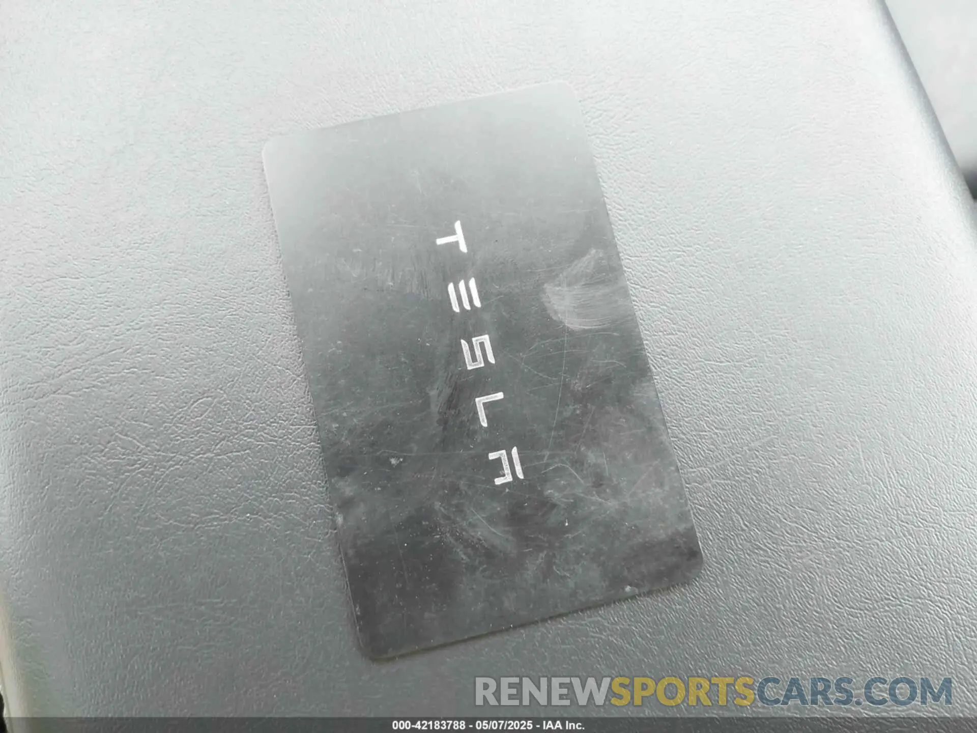 11 Photograph of a damaged car 5YJYGDEE0MF233524 TESLA MODEL Y 2021