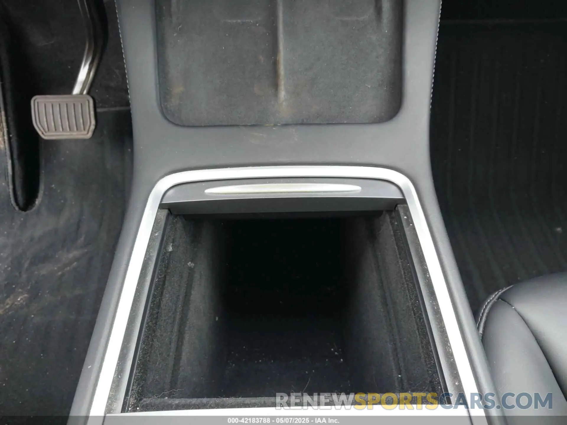 18 Photograph of a damaged car 5YJYGDEE0MF233524 TESLA MODEL Y 2021