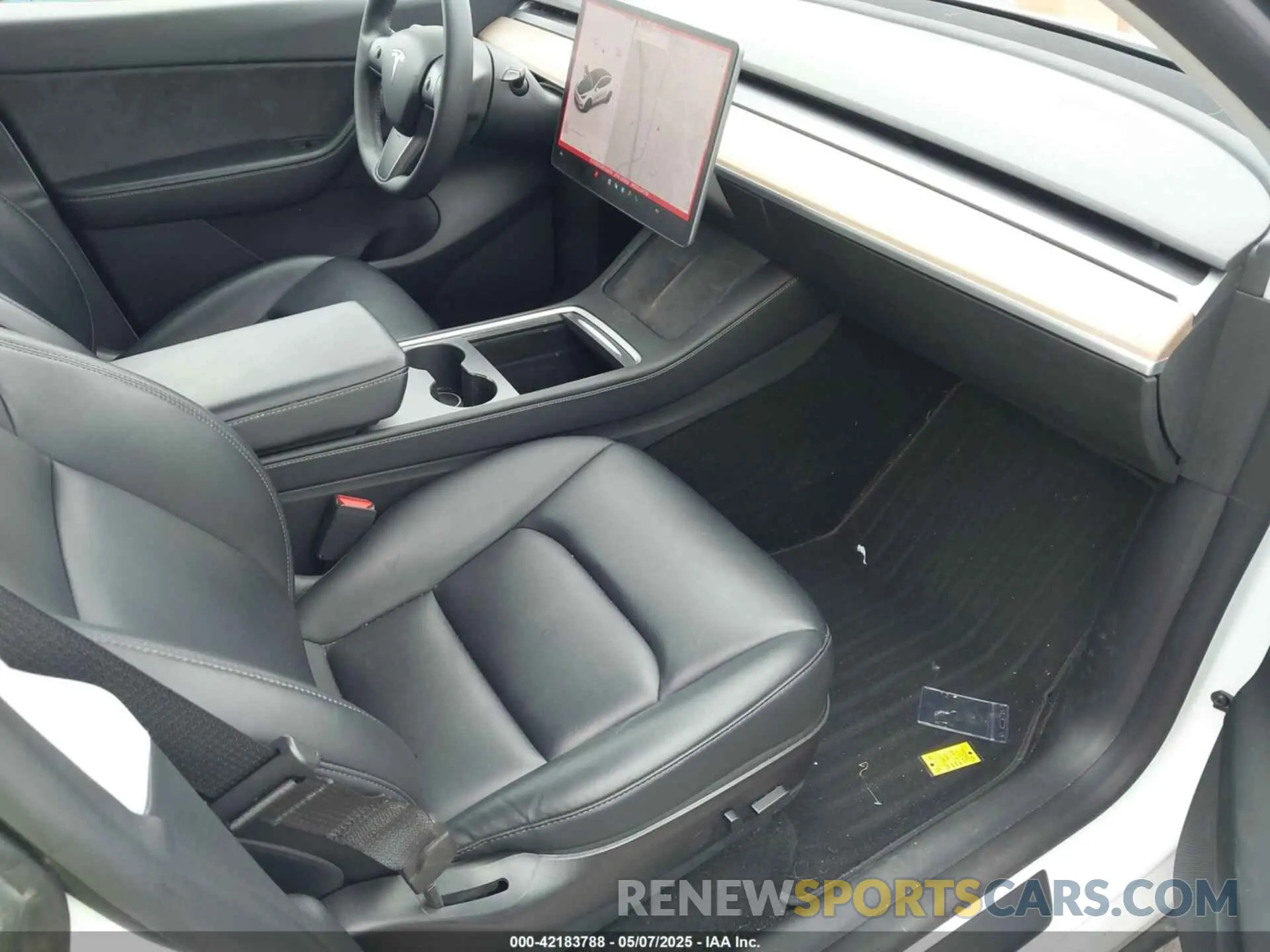 5 Photograph of a damaged car 5YJYGDEE0MF233524 TESLA MODEL Y 2021