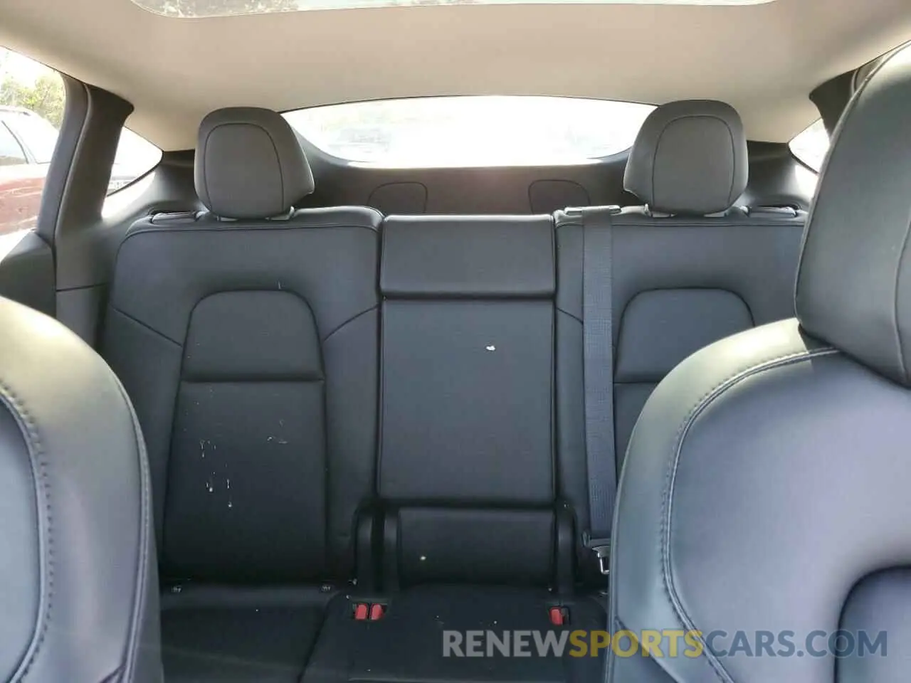 10 Photograph of a damaged car 5YJYGDEE0MF243468 TESLA MODEL Y 2021