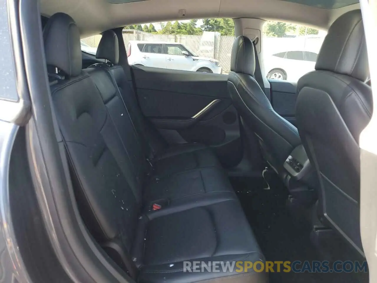 11 Photograph of a damaged car 5YJYGDEE0MF243468 TESLA MODEL Y 2021