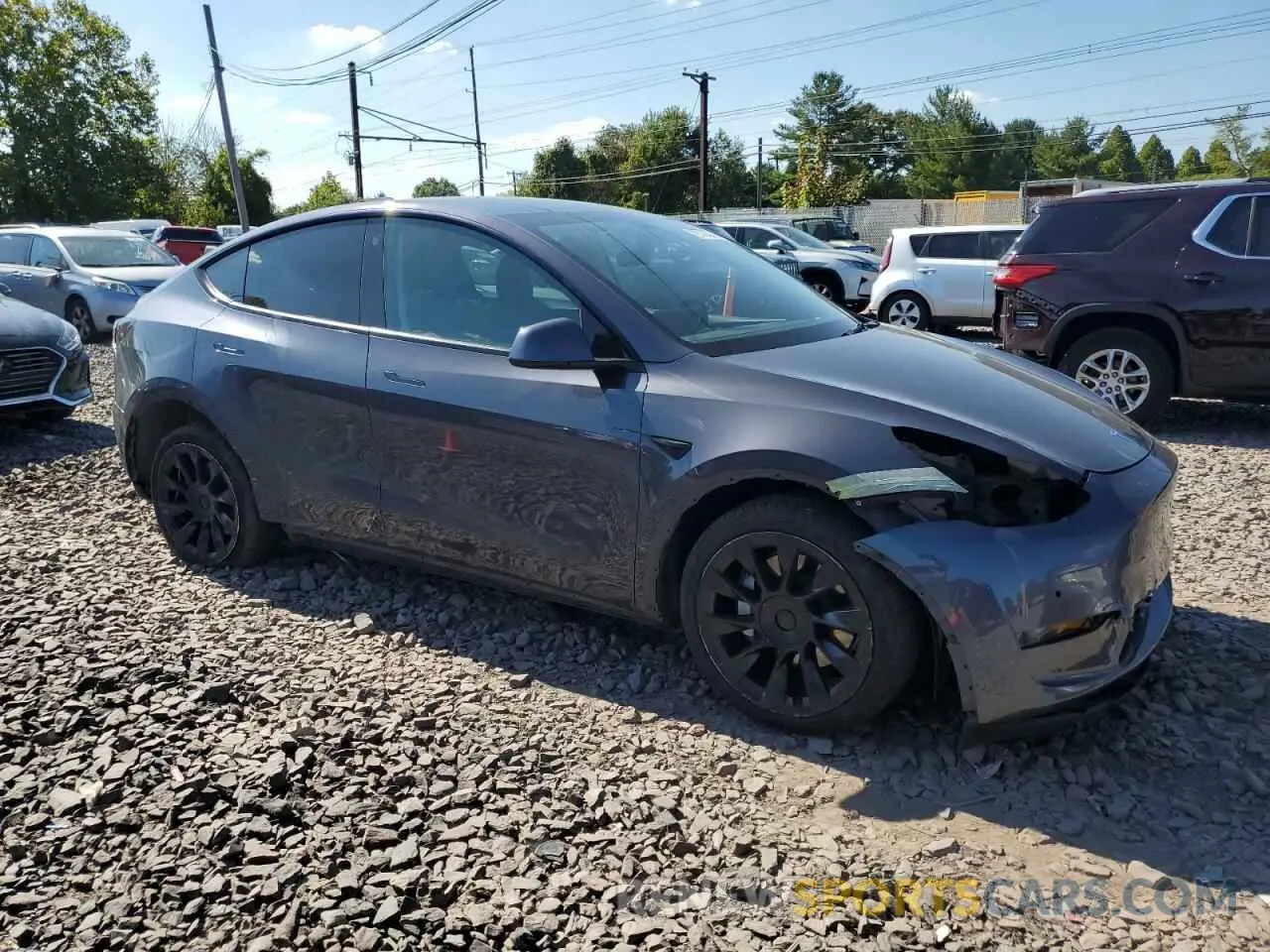 4 Photograph of a damaged car 5YJYGDEE0MF243468 TESLA MODEL Y 2021