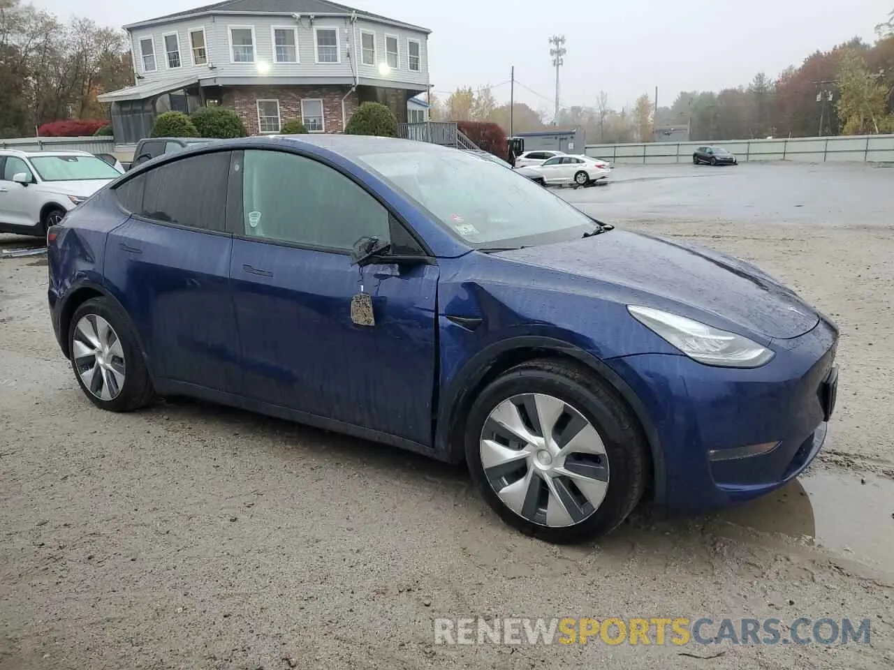 4 Photograph of a damaged car 5YJYGDEE0MF245009 TESLA MODEL Y 2021