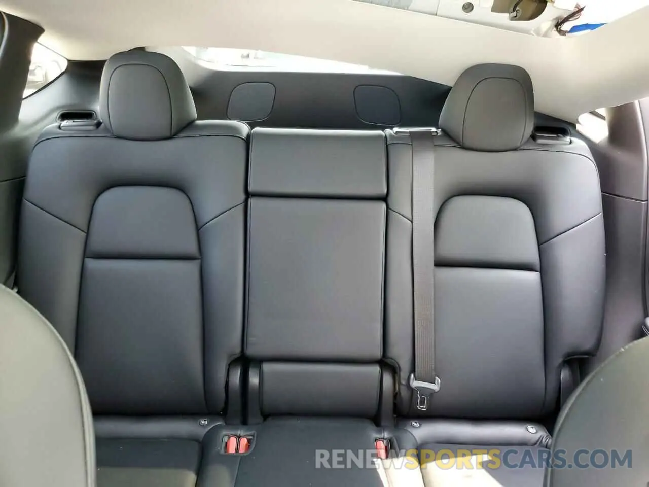 10 Photograph of a damaged car 5YJYGDEE0MF258102 TESLA MODEL Y 2021