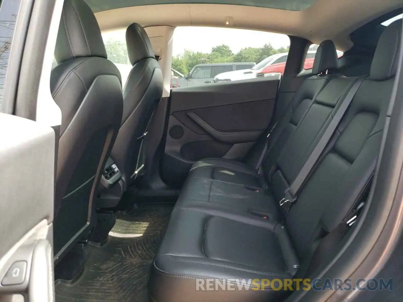 10 Photograph of a damaged car 5YJYGDEE0MF263137 TESLA MODEL Y 2021