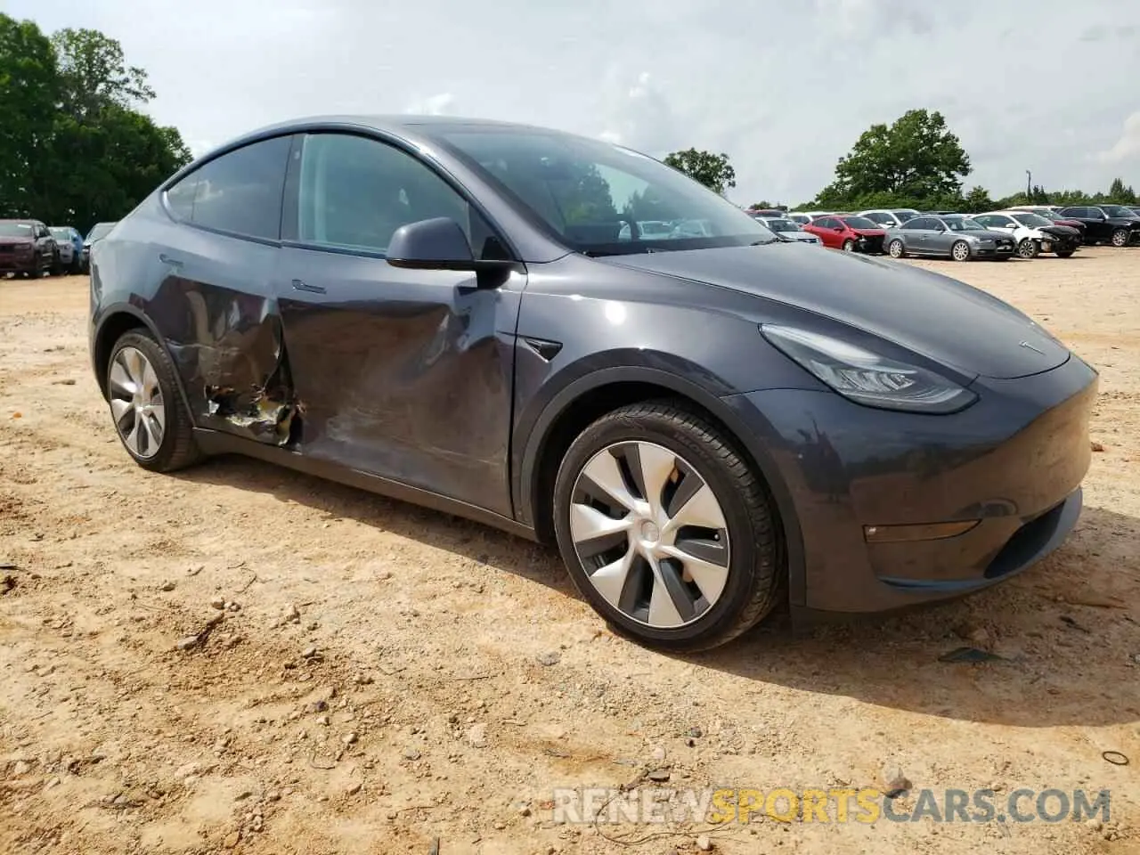 4 Photograph of a damaged car 5YJYGDEE0MF263137 TESLA MODEL Y 2021