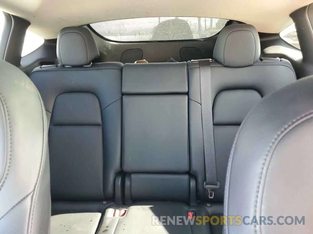 10 Photograph of a damaged car 5YJYGDEE0MF264367 TESLA MODEL Y 2021