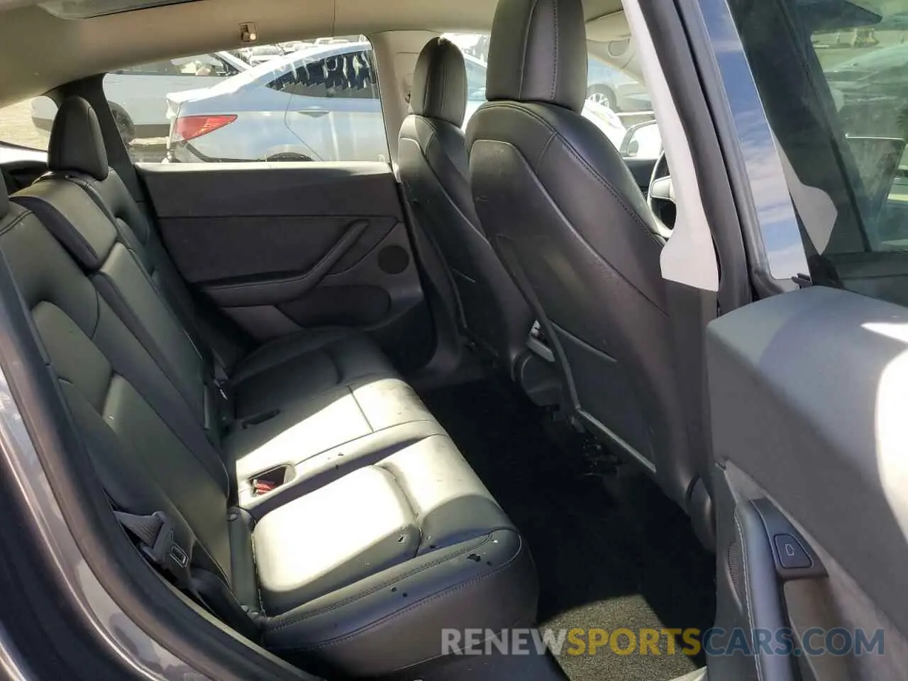 11 Photograph of a damaged car 5YJYGDEE0MF264367 TESLA MODEL Y 2021