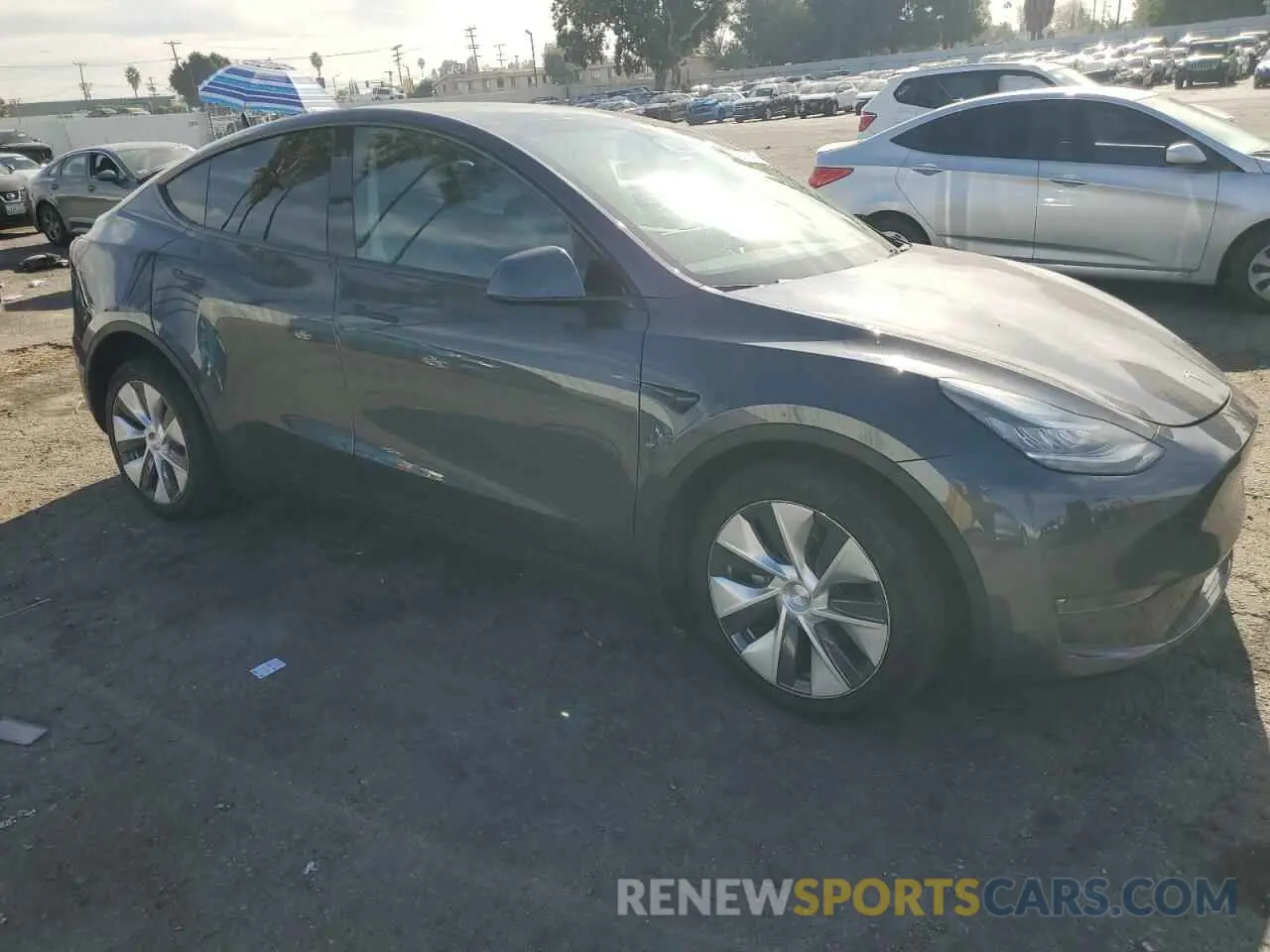 4 Photograph of a damaged car 5YJYGDEE0MF264367 TESLA MODEL Y 2021