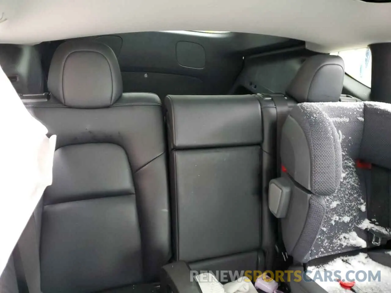 10 Photograph of a damaged car 5YJYGDEE0MF265423 TESLA MODEL Y 2021