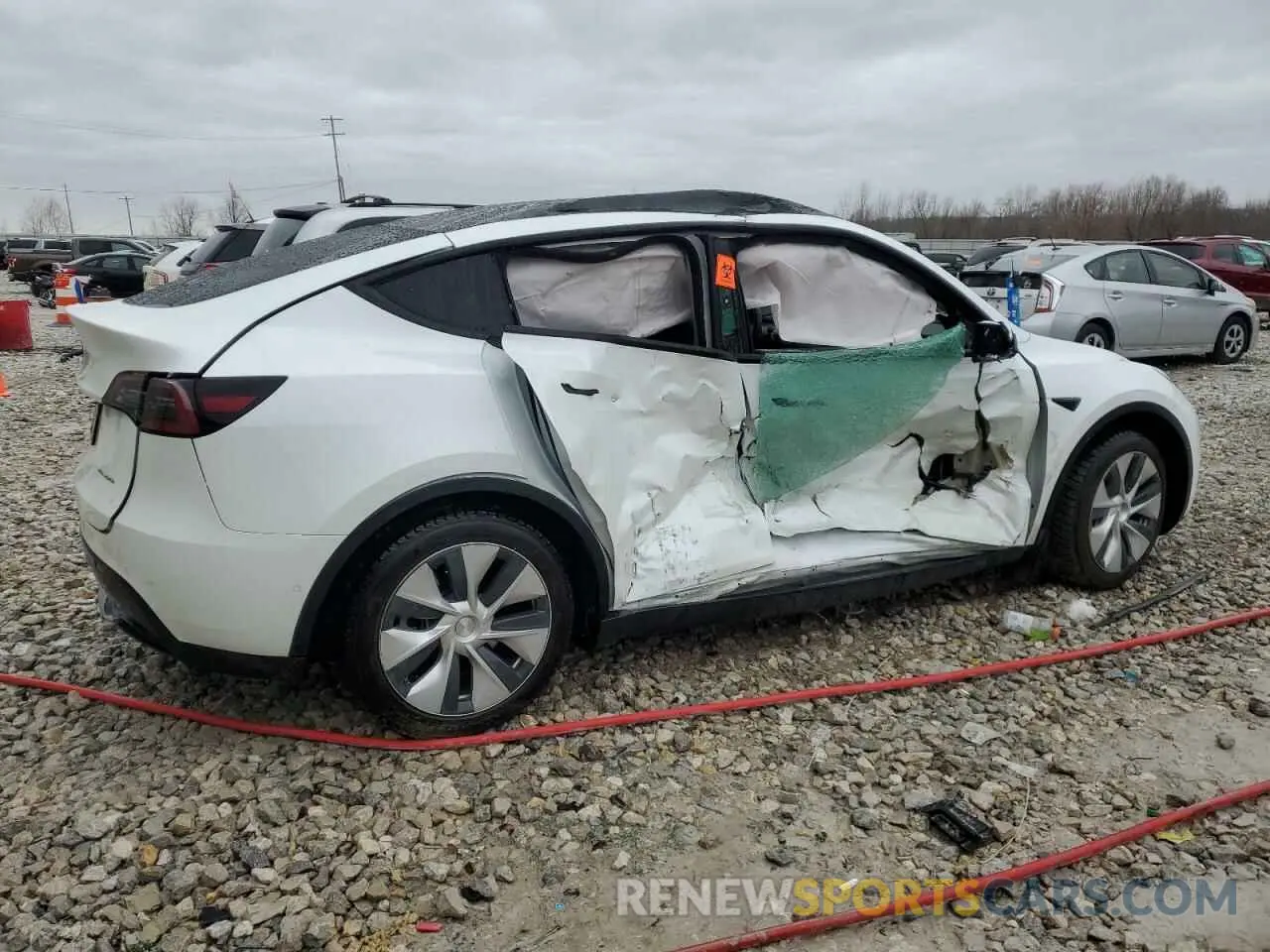 3 Photograph of a damaged car 5YJYGDEE0MF265423 TESLA MODEL Y 2021