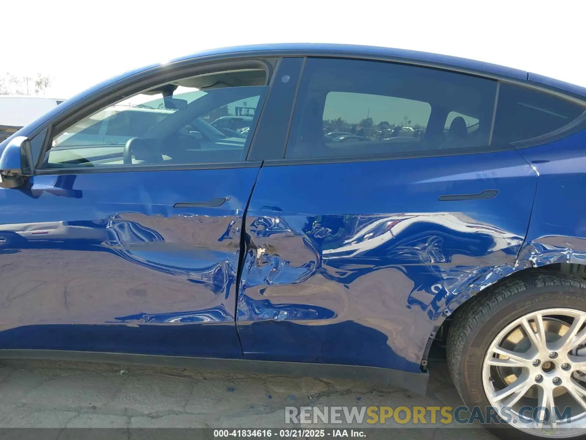 14 Photograph of a damaged car 5YJYGDEE0MF270461 TESLA MODEL Y 2021