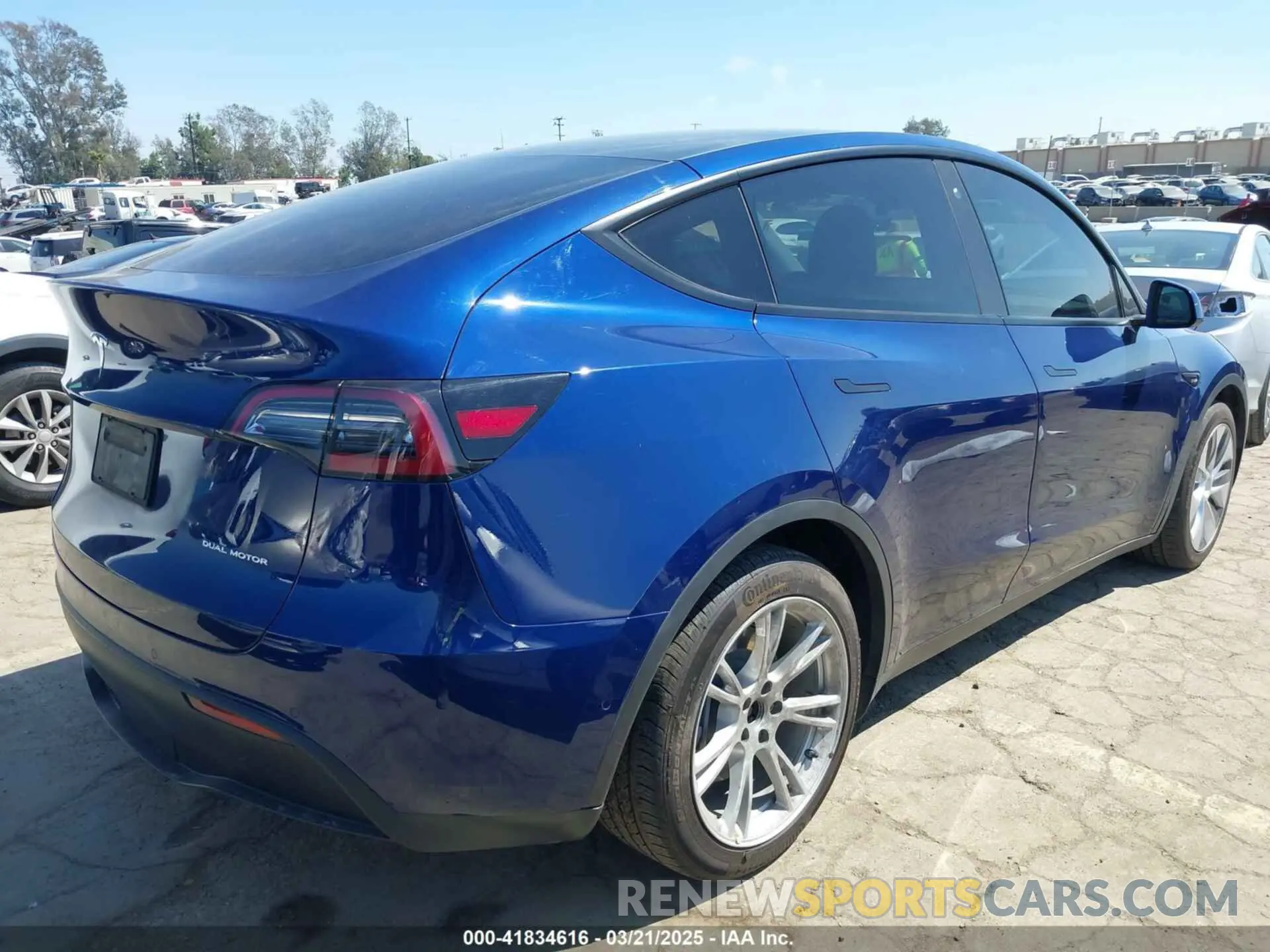 4 Photograph of a damaged car 5YJYGDEE0MF270461 TESLA MODEL Y 2021