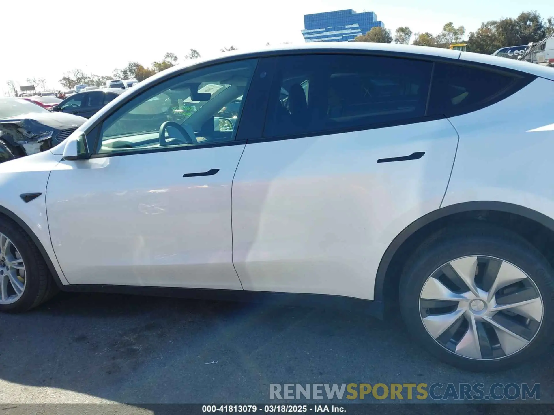 14 Photograph of a damaged car 5YJYGDEE0MF277197 TESLA MODEL Y 2021