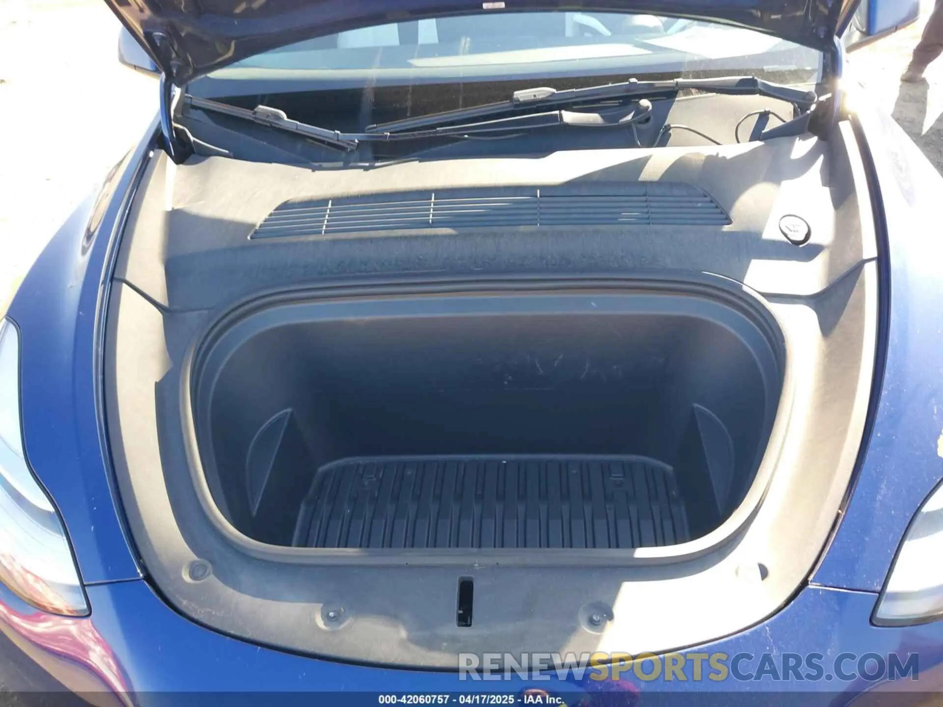 10 Photograph of a damaged car 5YJYGDEE0MF279449 TESLA MODEL Y 2021