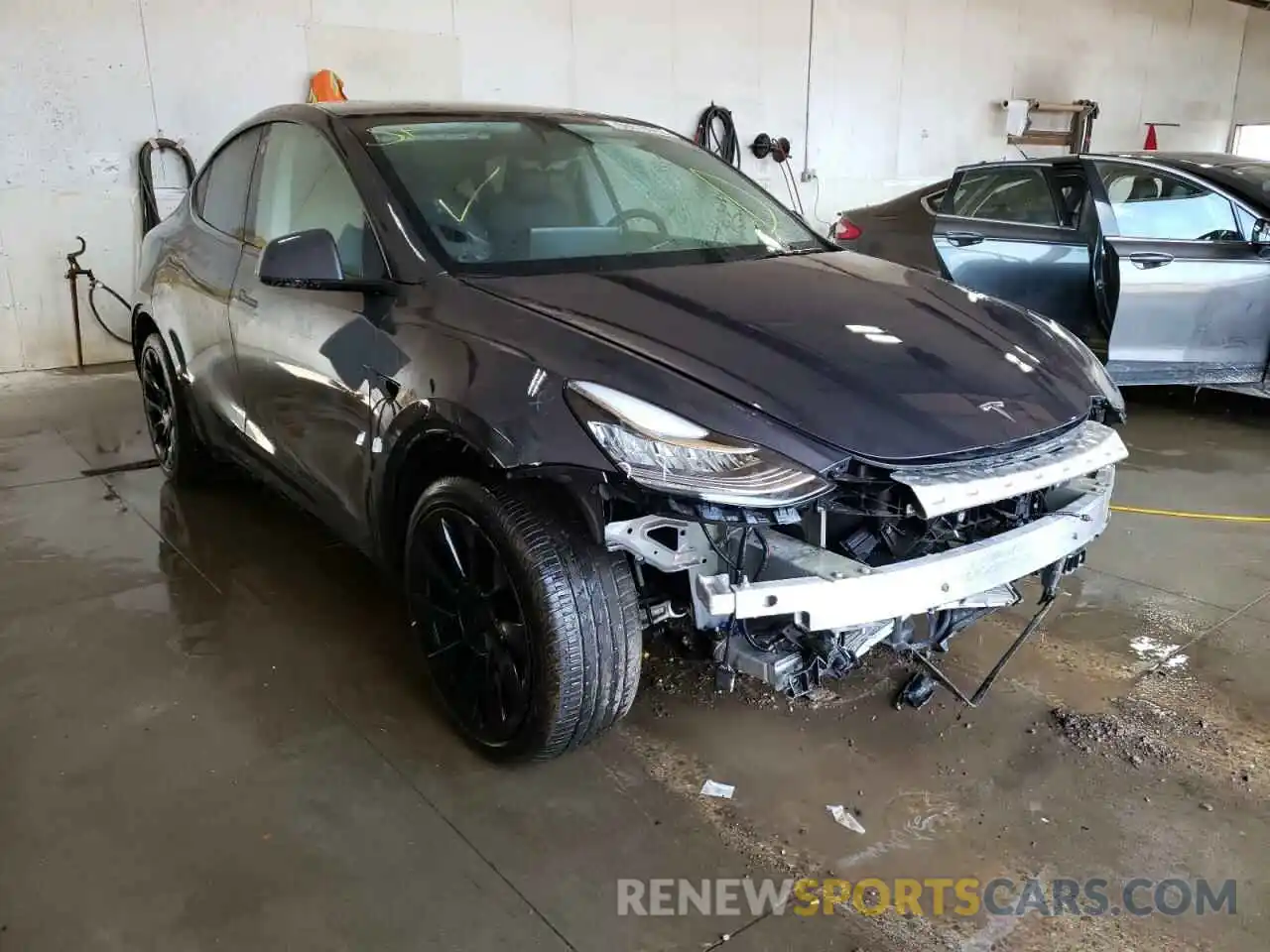 1 Photograph of a damaged car 5YJYGDEE0MF284697 TESLA MODEL Y 2021