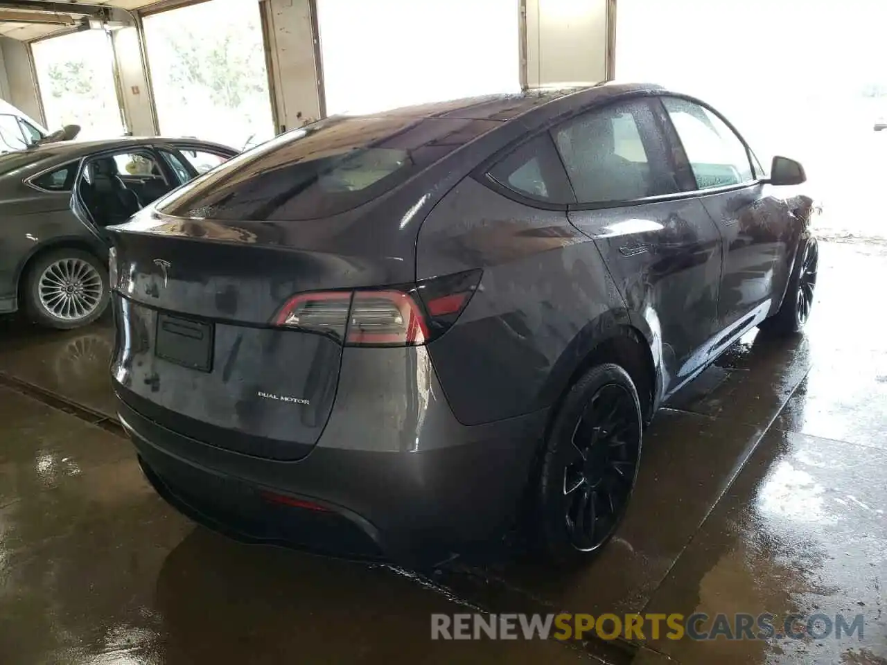 4 Photograph of a damaged car 5YJYGDEE0MF284697 TESLA MODEL Y 2021