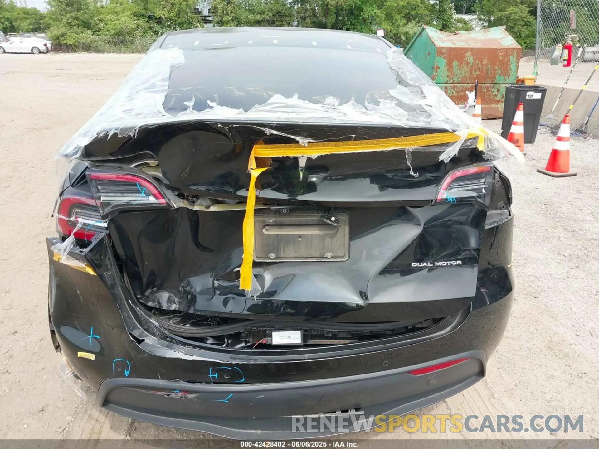 16 Photograph of a damaged car 5YJYGDEE0MF286465 TESLA MODEL Y 2021