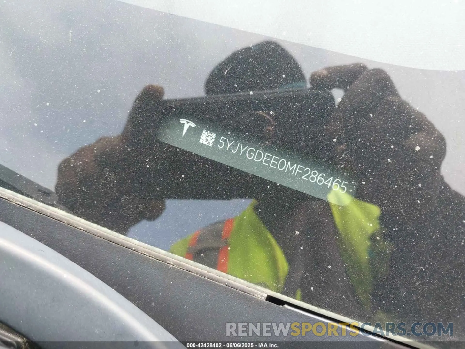 19 Photograph of a damaged car 5YJYGDEE0MF286465 TESLA MODEL Y 2021