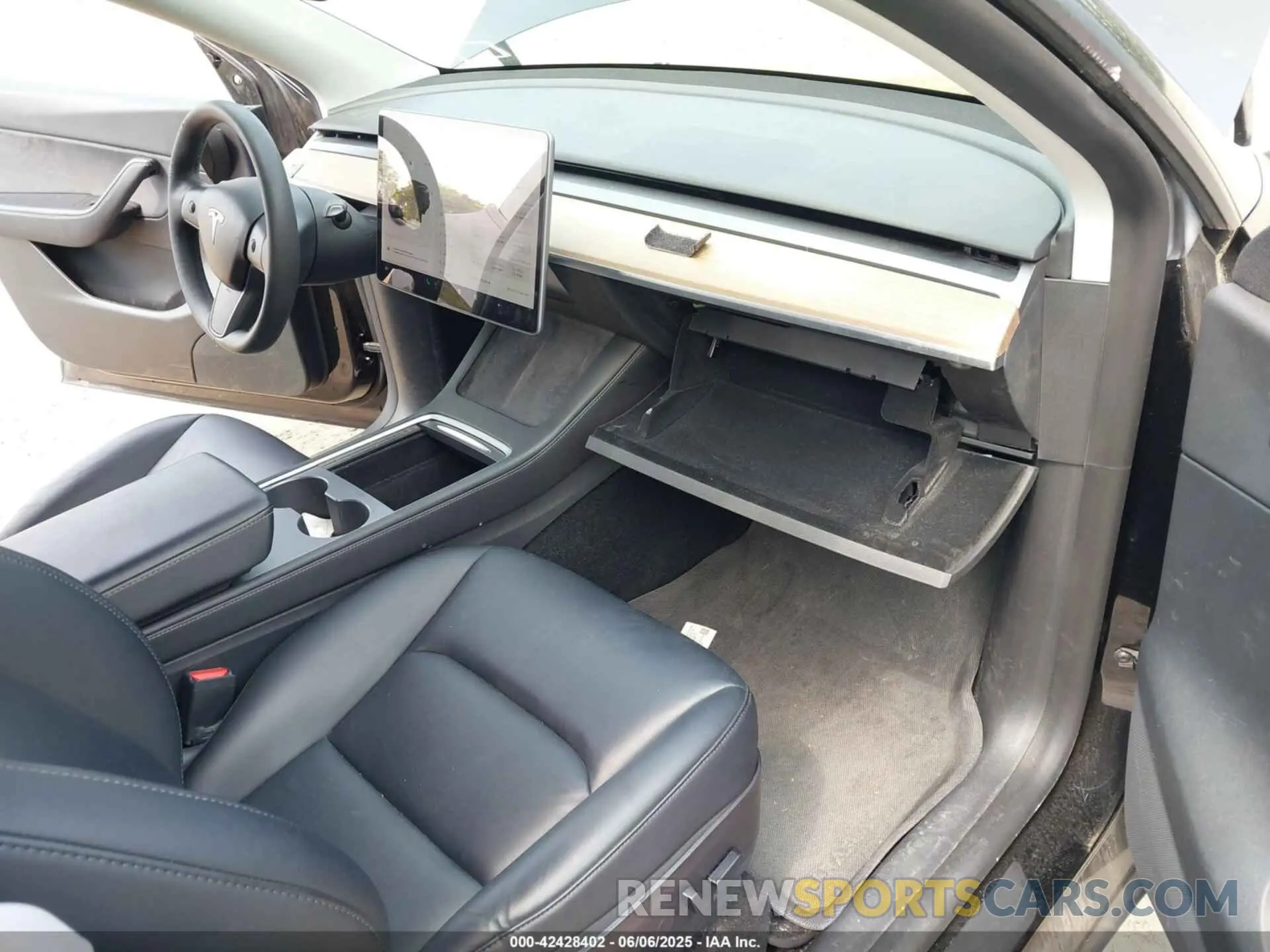 5 Photograph of a damaged car 5YJYGDEE0MF286465 TESLA MODEL Y 2021