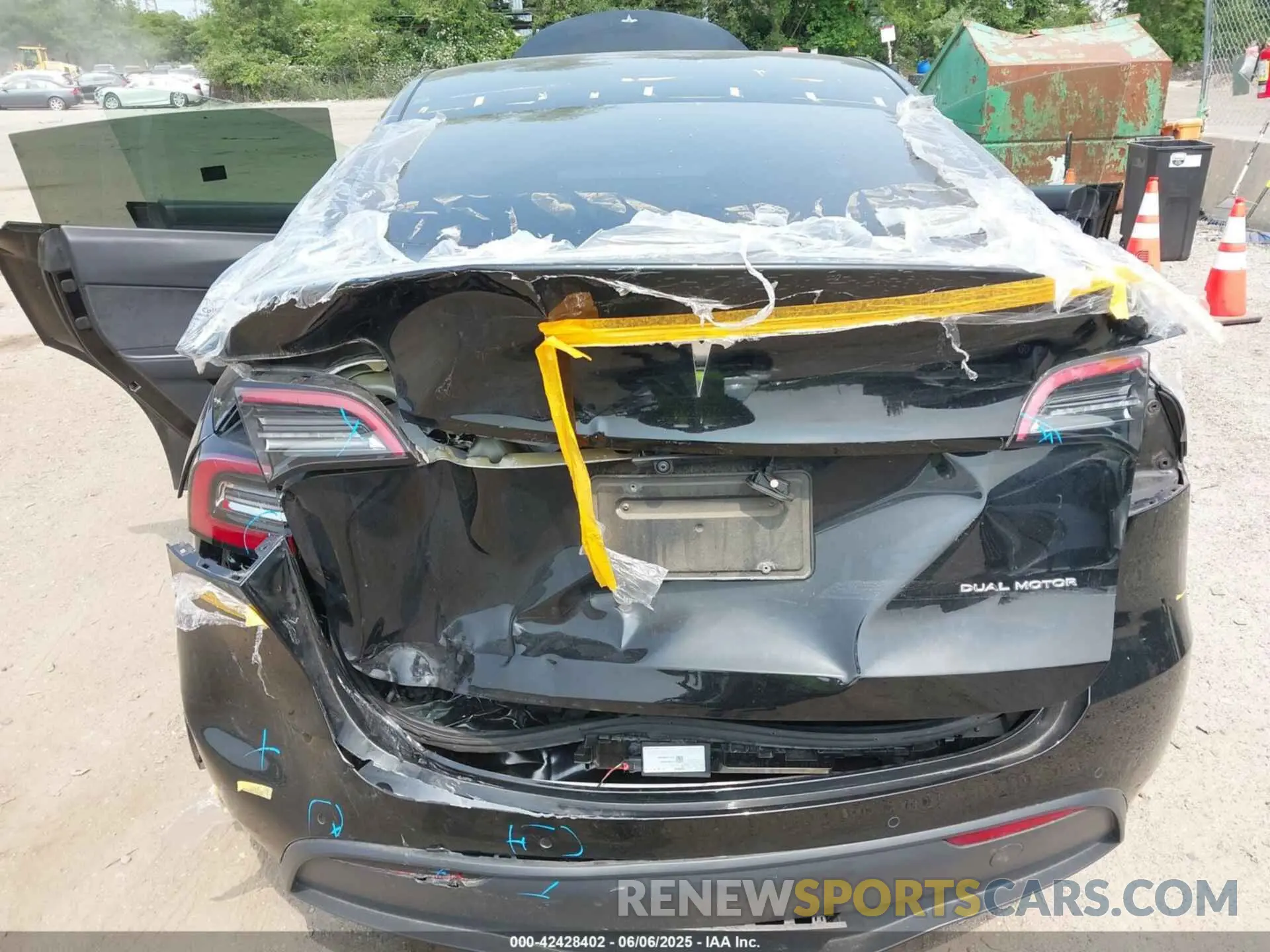 6 Photograph of a damaged car 5YJYGDEE0MF286465 TESLA MODEL Y 2021