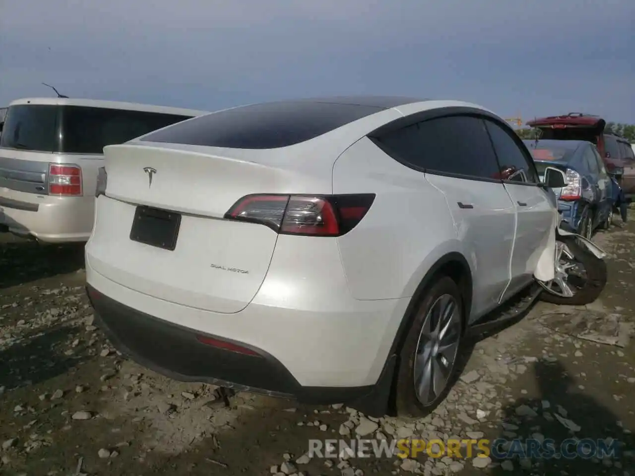 4 Photograph of a damaged car 5YJYGDEE0MF288071 TESLA MODEL Y 2021