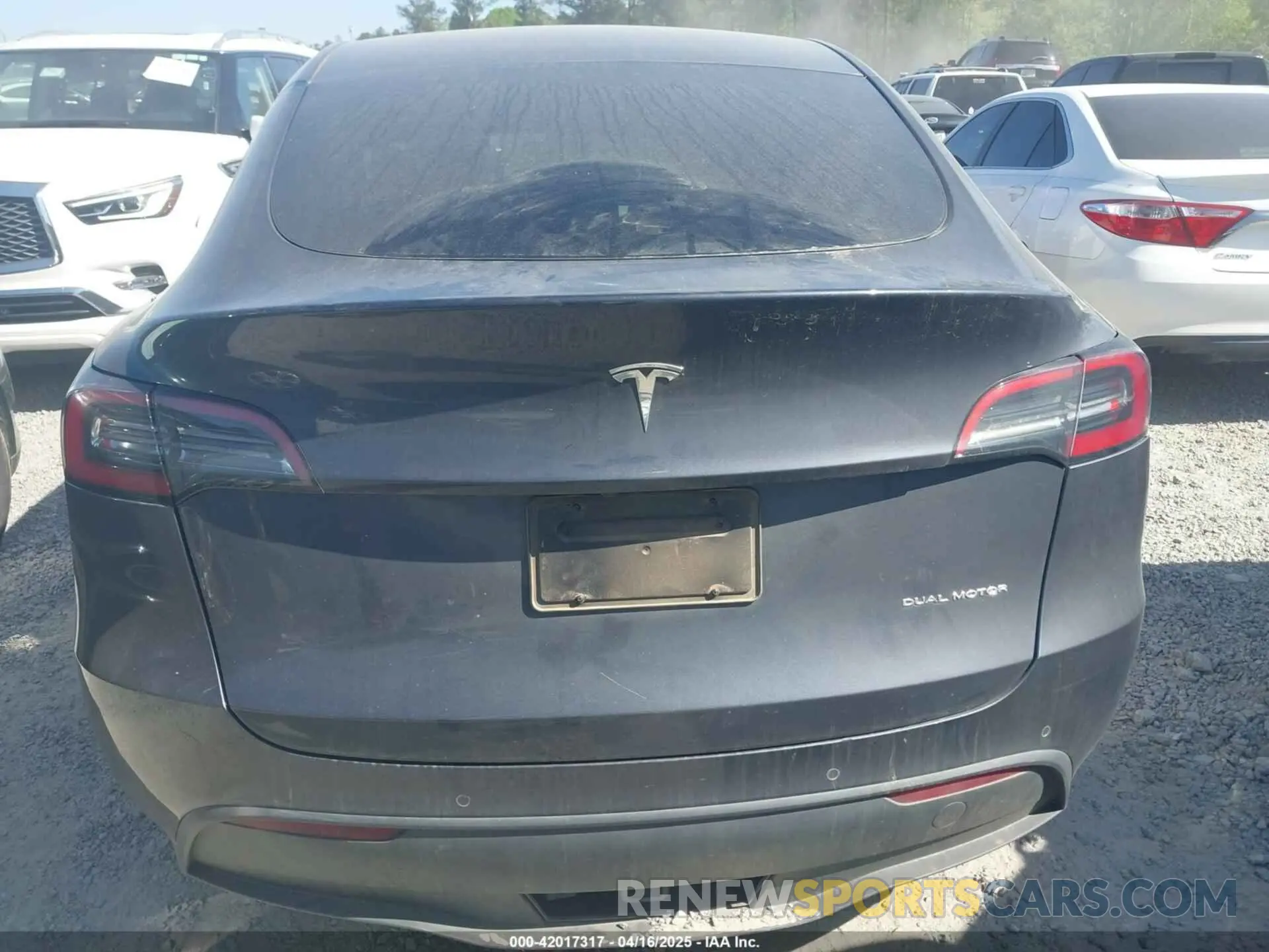 16 Photograph of a damaged car 5YJYGDEE0MF295134 TESLA MODEL Y 2021