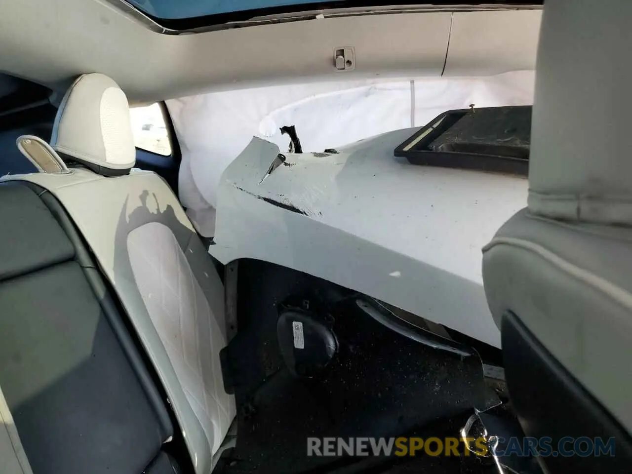 11 Photograph of a damaged car 5YJYGDEE0MF296591 TESLA MODEL Y 2021
