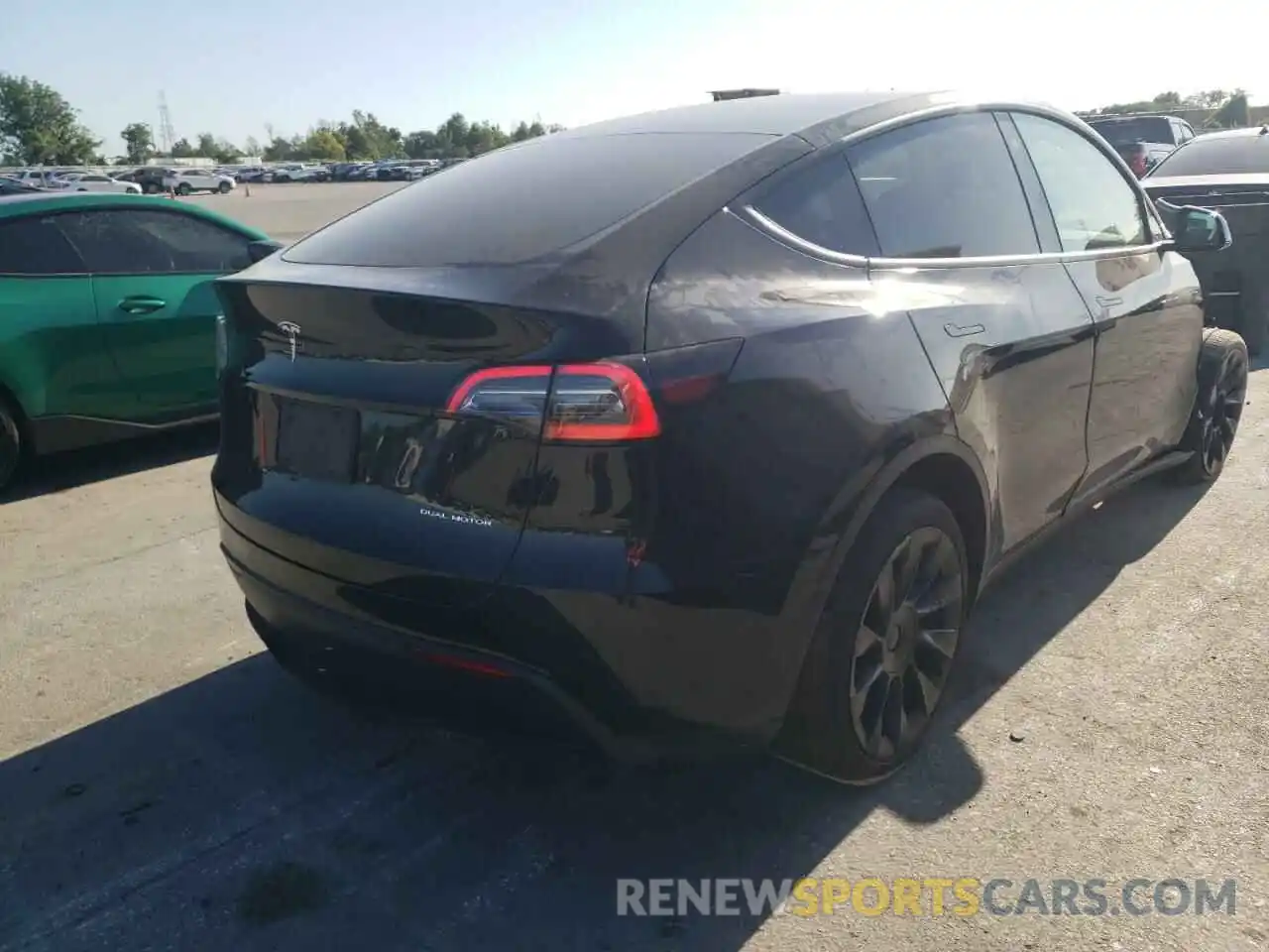 4 Photograph of a damaged car 5YJYGDEE0MF297109 TESLA MODEL Y 2021