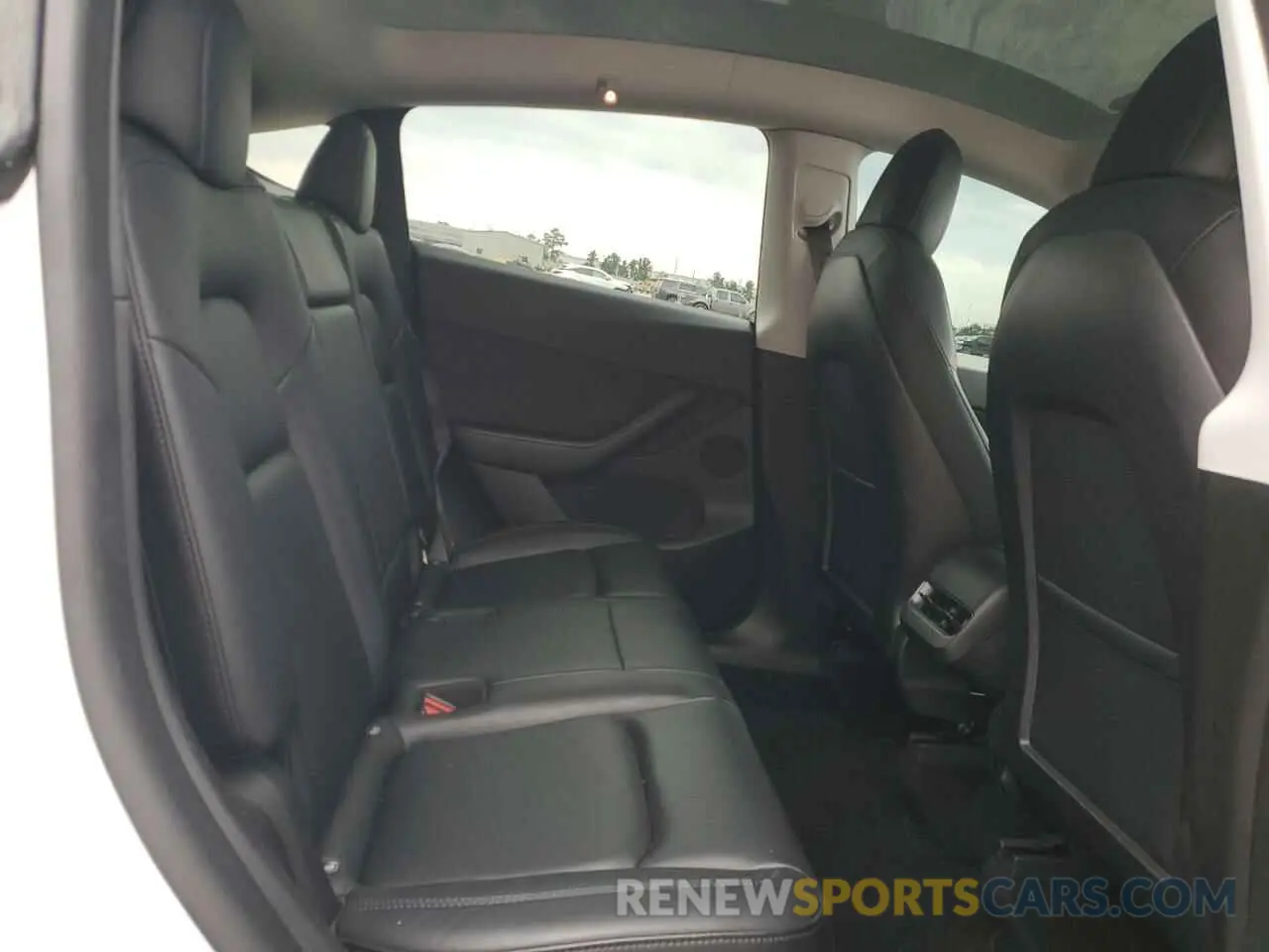 11 Photograph of a damaged car 5YJYGDEE0MF299944 TESLA MODEL Y 2021