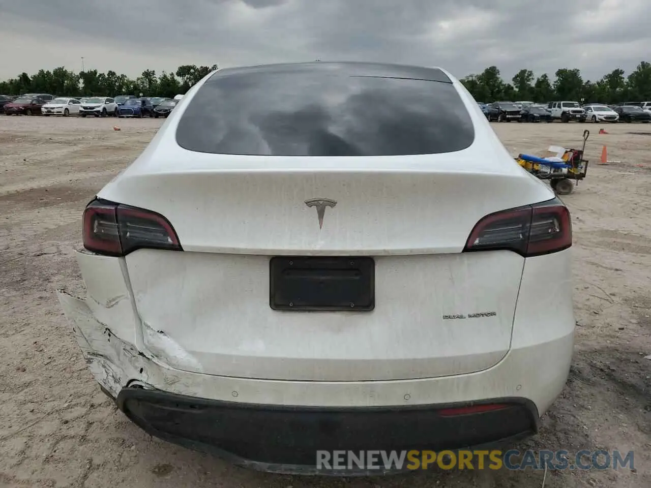 6 Photograph of a damaged car 5YJYGDEE0MF299944 TESLA MODEL Y 2021