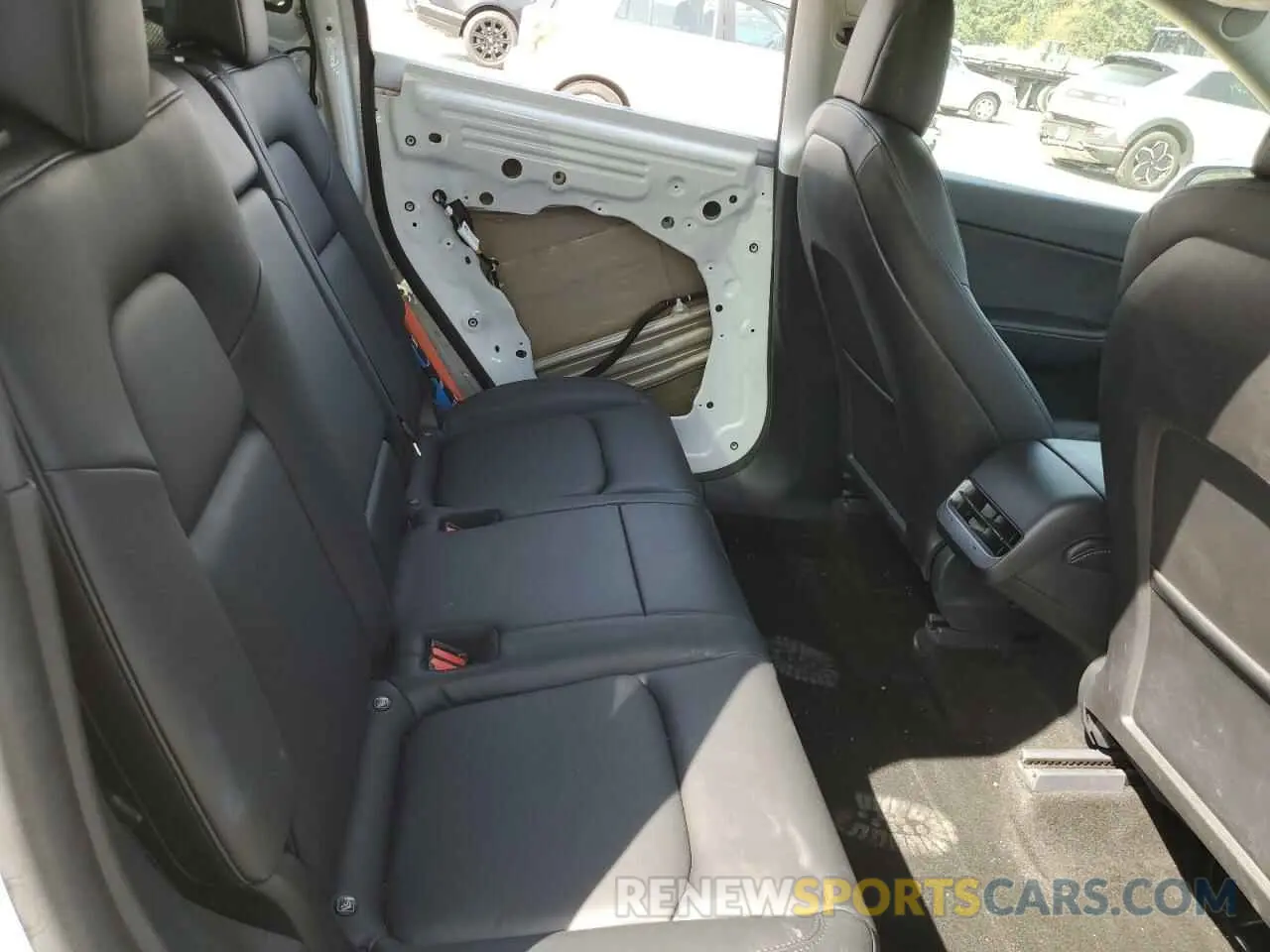 11 Photograph of a damaged car 5YJYGDEE0MF301658 TESLA MODEL Y 2021