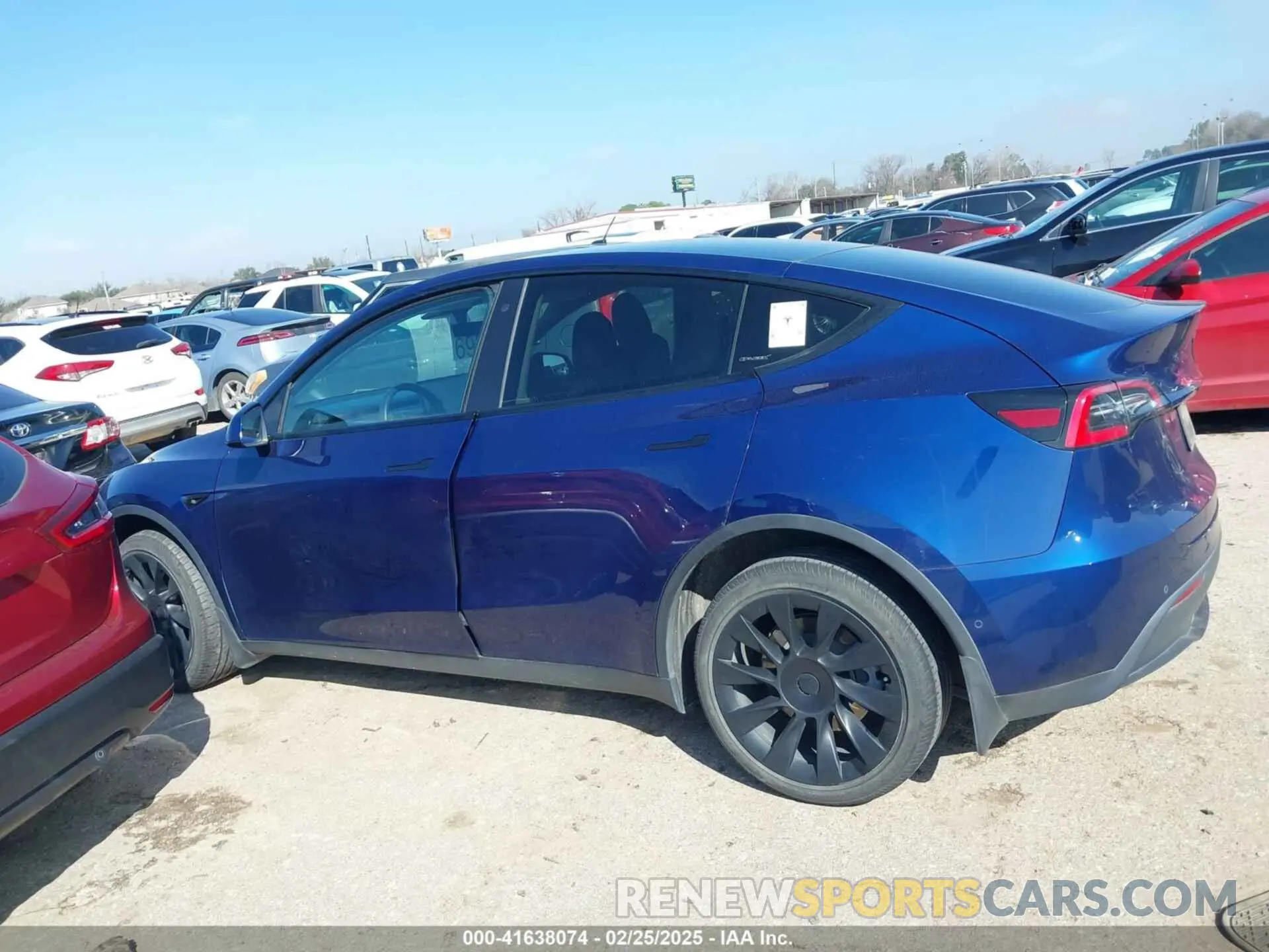 14 Photograph of a damaged car 5YJYGDEE1MF060385 TESLA MODEL Y 2021