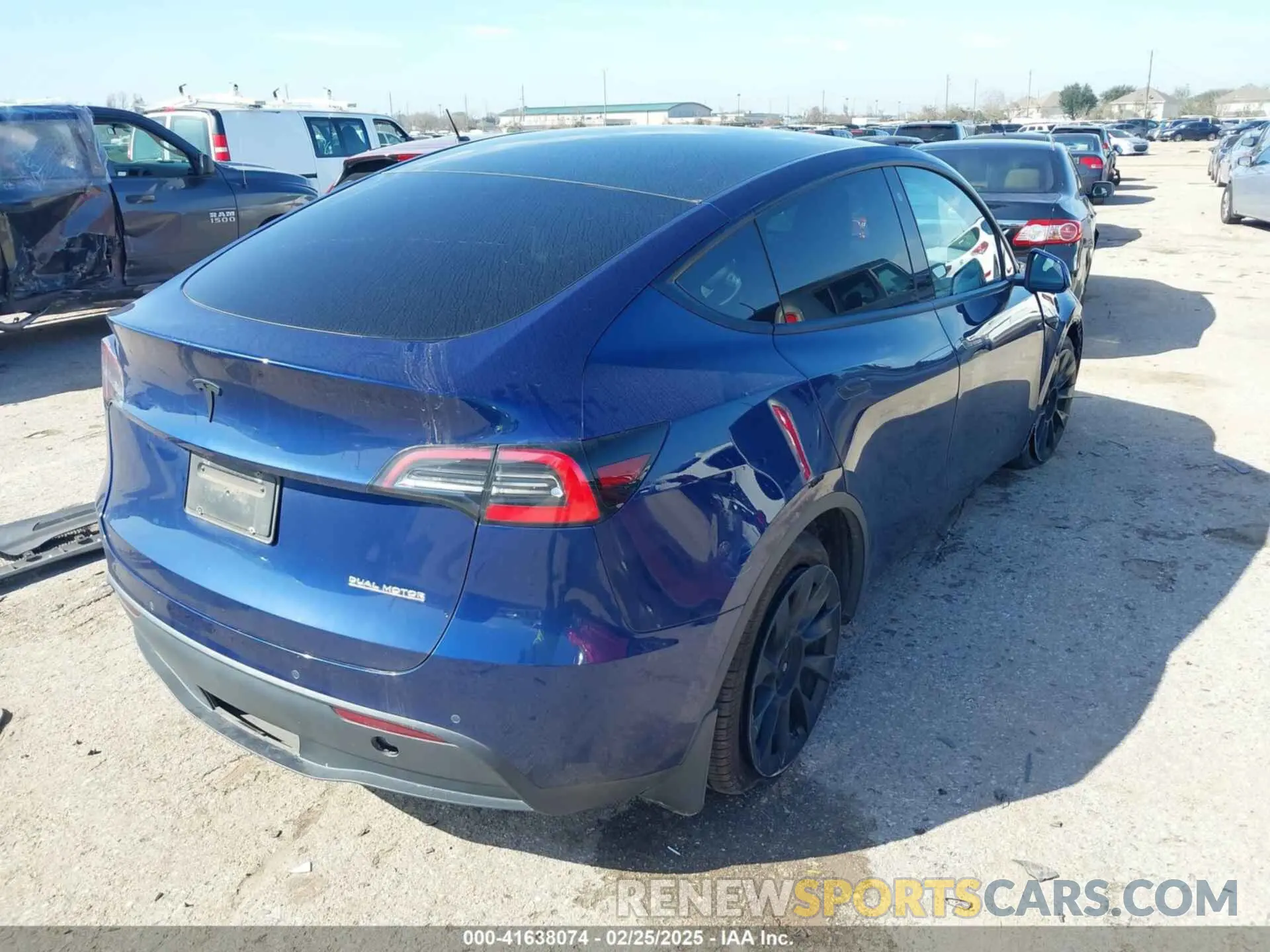 4 Photograph of a damaged car 5YJYGDEE1MF060385 TESLA MODEL Y 2021