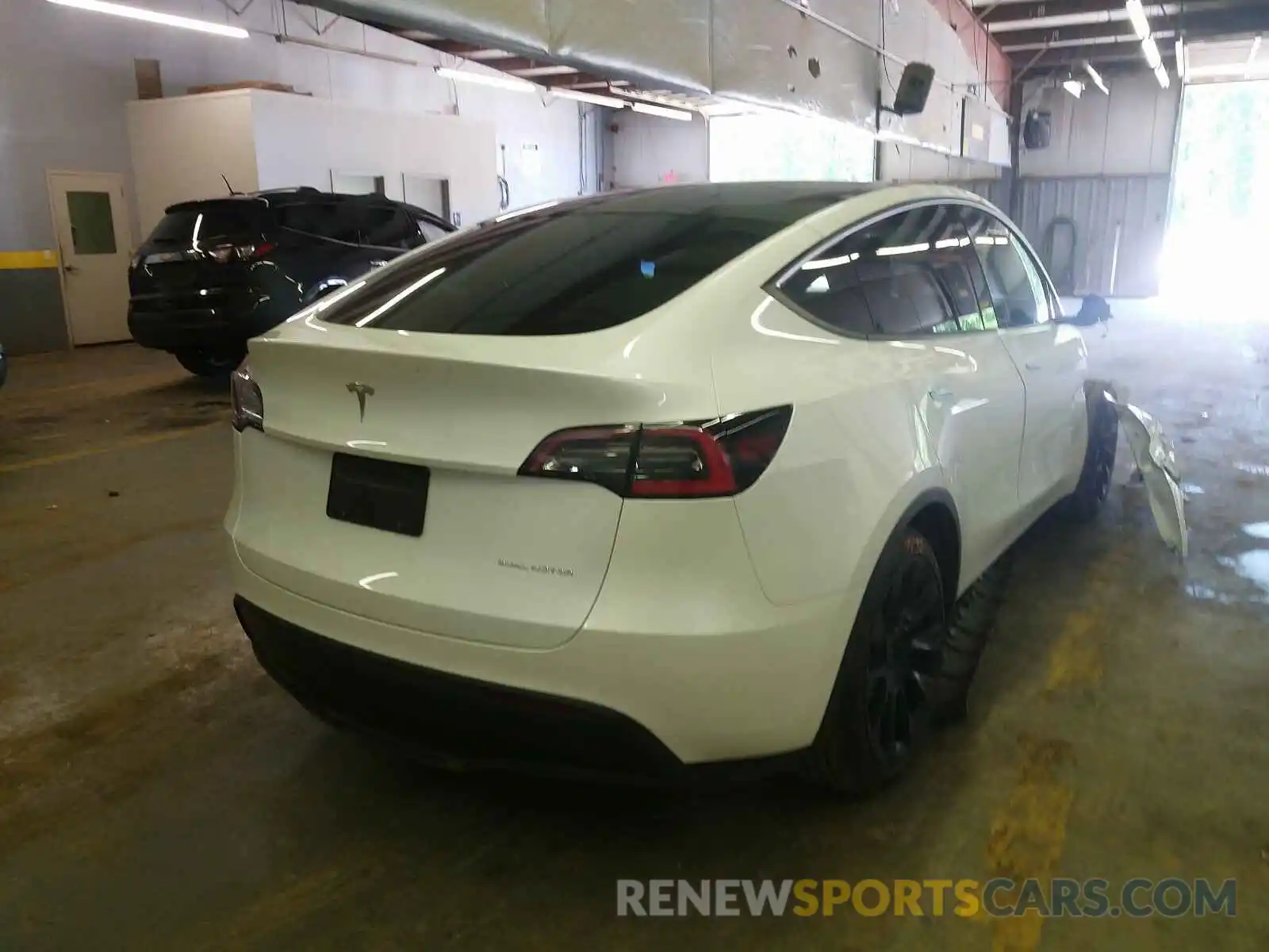 4 Photograph of a damaged car 5YJYGDEE1MF060791 TESLA MODEL Y 2021