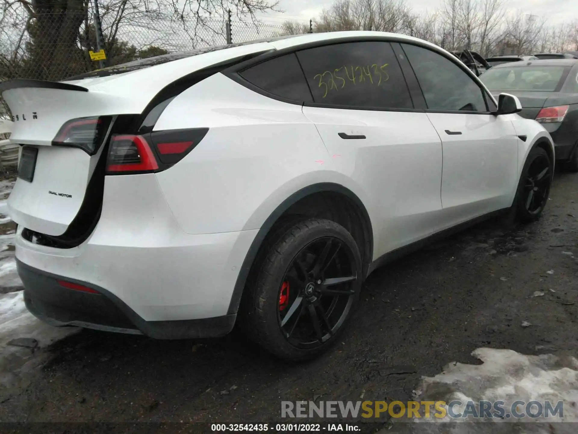 4 Photograph of a damaged car 5YJYGDEE1MF066252 TESLA MODEL Y 2021