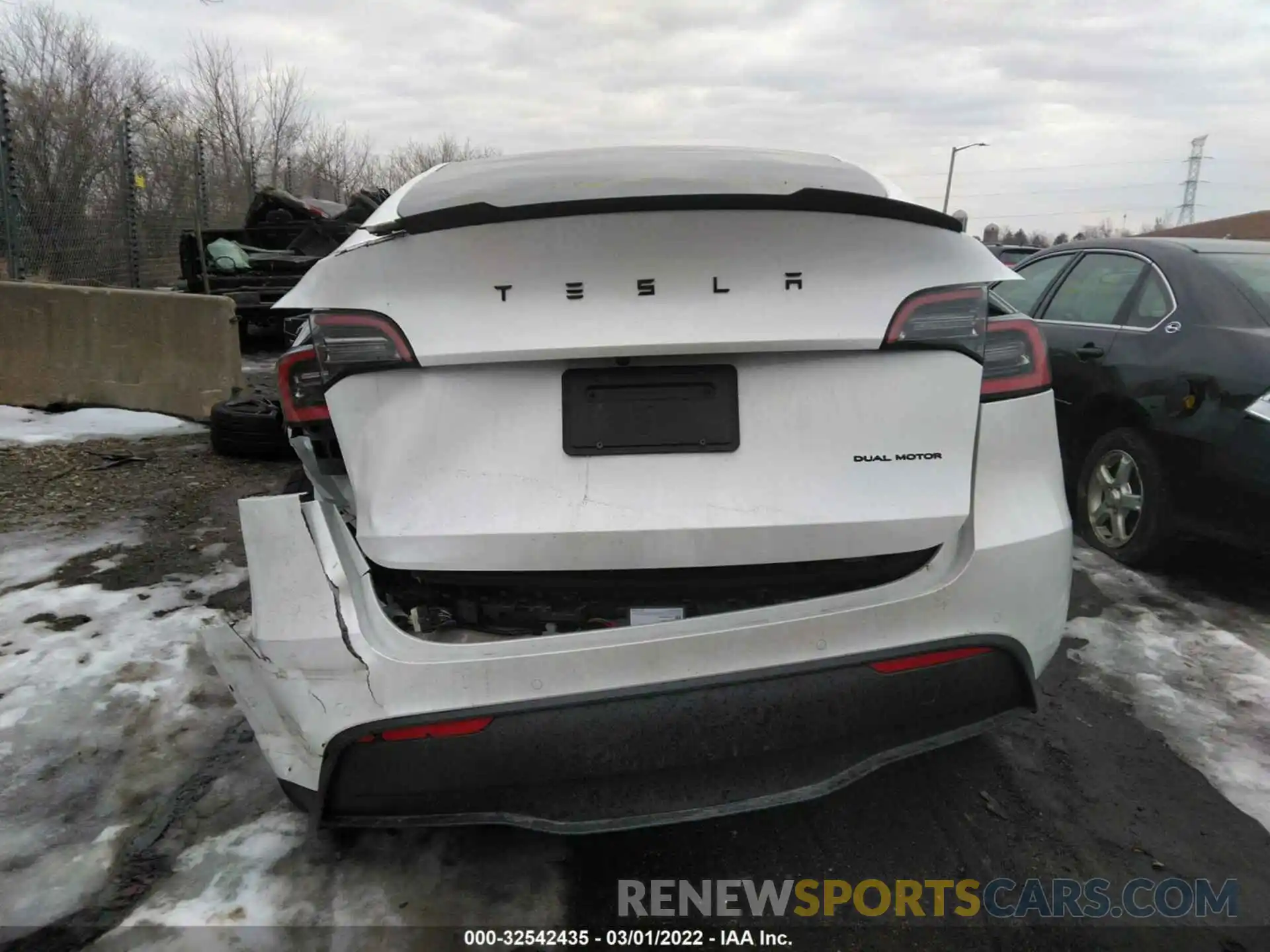 6 Photograph of a damaged car 5YJYGDEE1MF066252 TESLA MODEL Y 2021