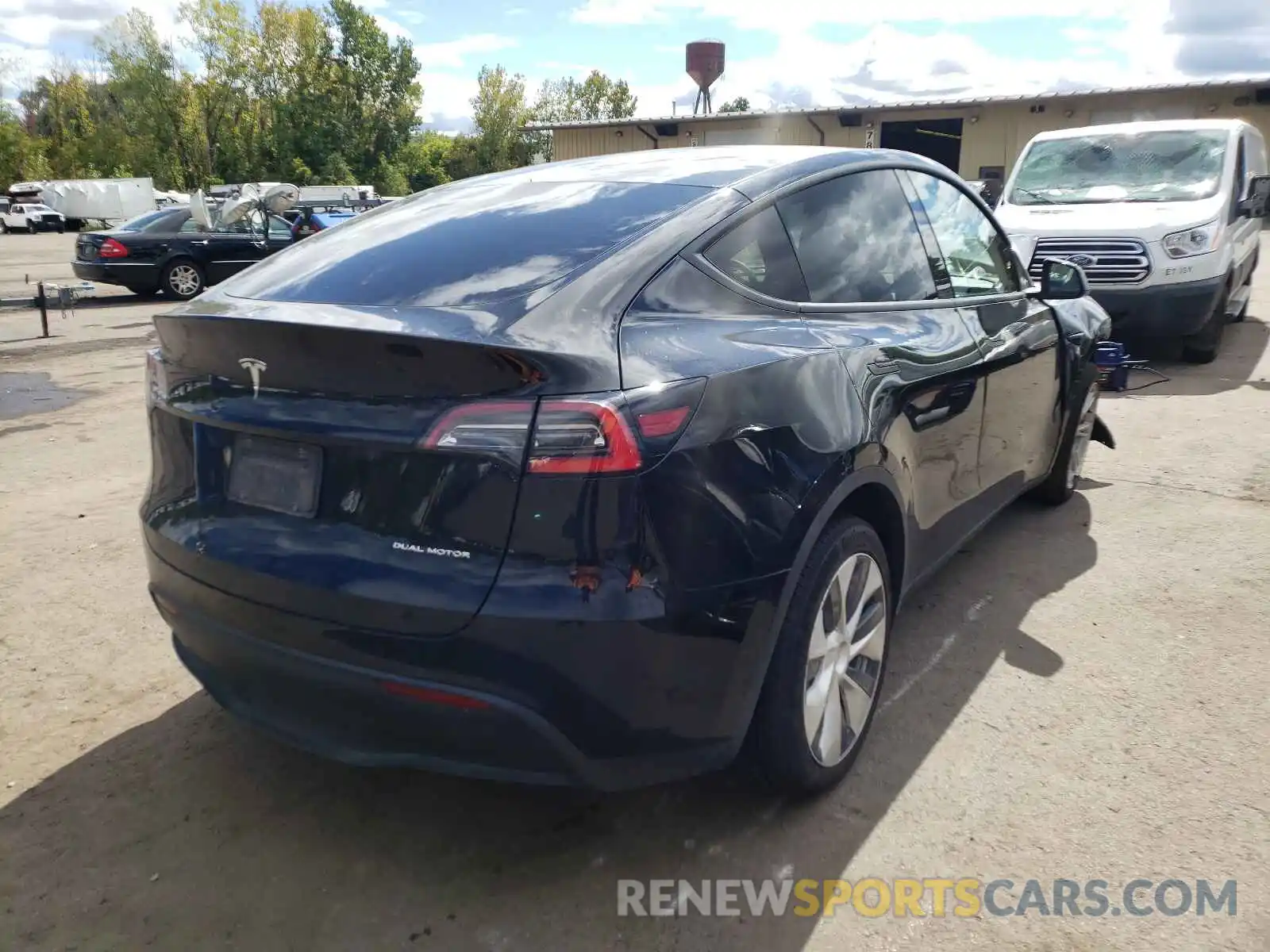 4 Photograph of a damaged car 5YJYGDEE1MF067546 TESLA MODEL Y 2021