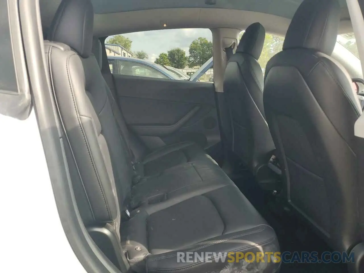10 Photograph of a damaged car 5YJYGDEE1MF071385 TESLA MODEL Y 2021
